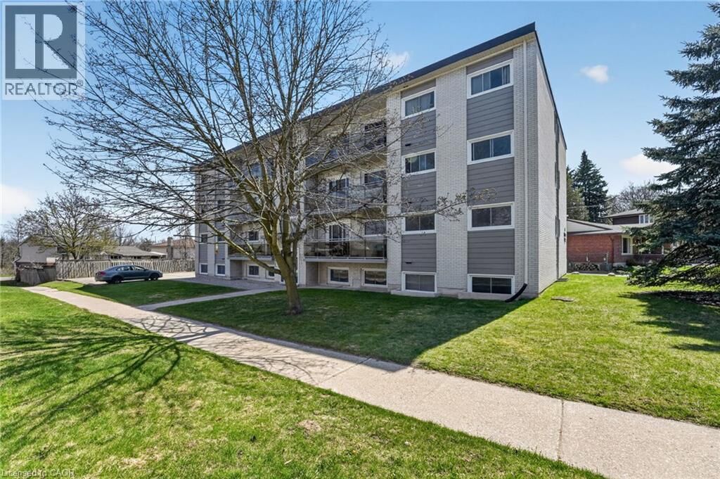 Property Photo:  81 Kenwood Drive 11  ON N2B 3H3 