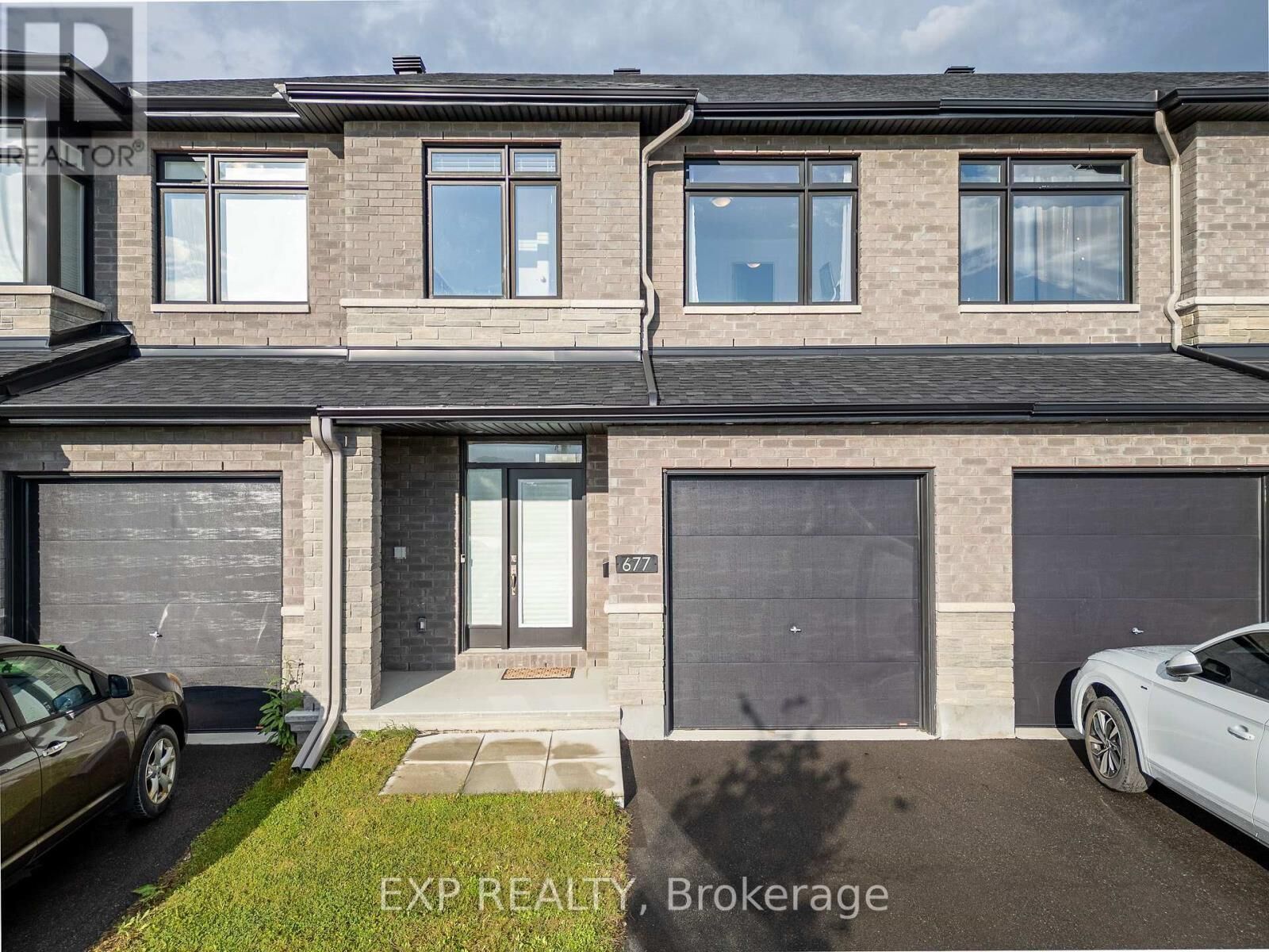 Property Photo: 677 Cordelette Circle ON K1W 0P2