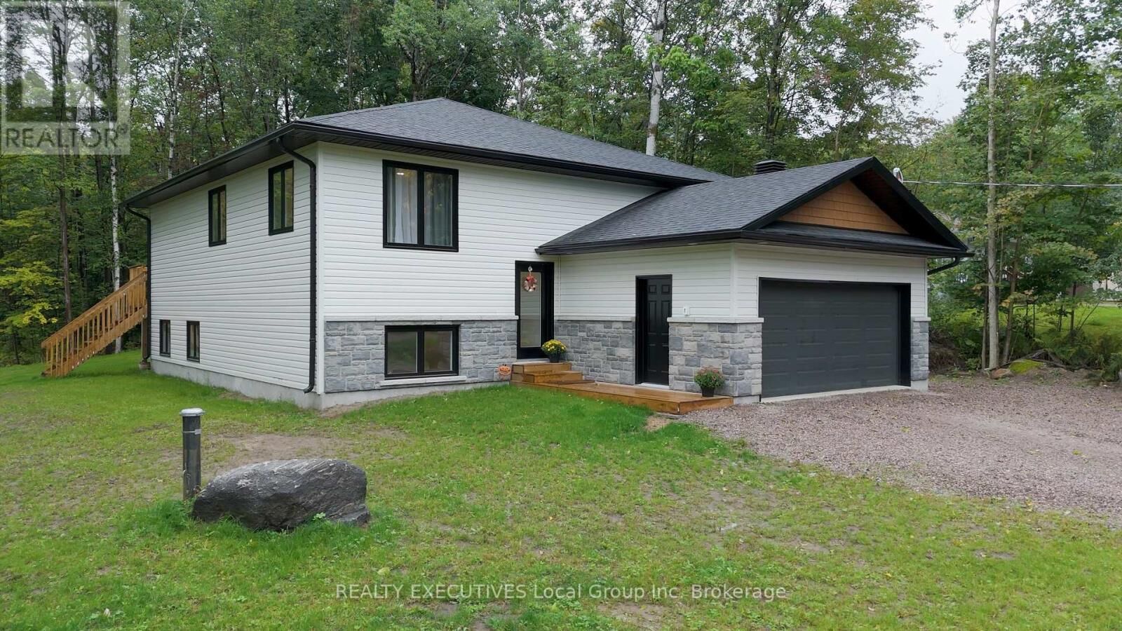 Property Photo: 32 Mountainview Road ON P0H 1Z0