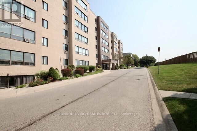 Property Photo:  650 Cheapside Street 501  ON N5Y 5J8 