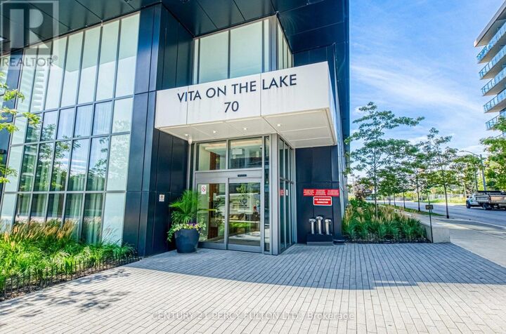 Property Photo: 70 Annie Craig Drive 1207 ON M8V 0G2