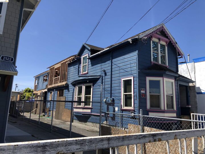 Property Photo: 2520 Clement Ave CA 94501
