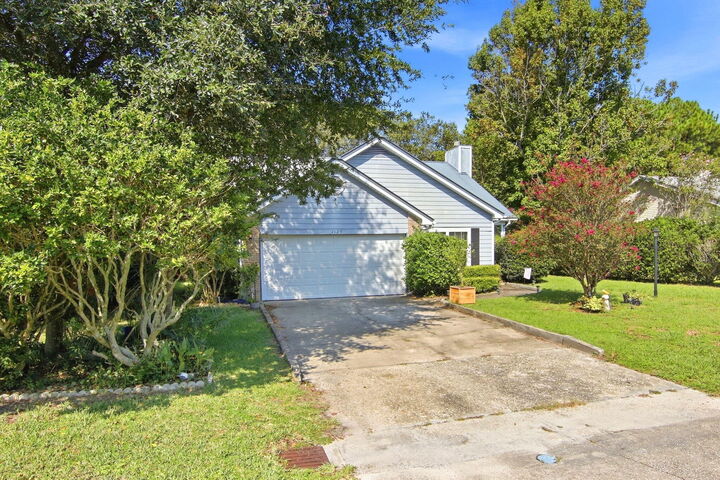 Property Photo:  2129 Bellmeade Circle  FL 32566 