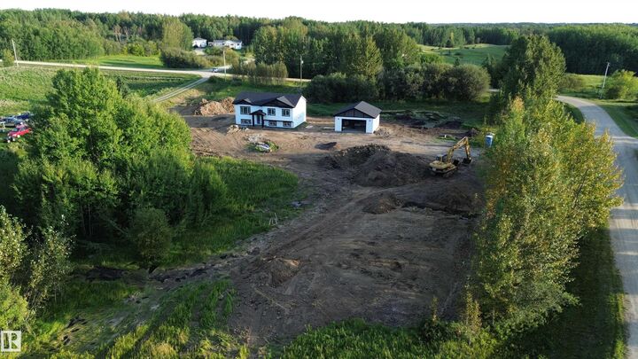 Property Photo:  52510 Rge Road 25 14  AB T7Y 2M2 
