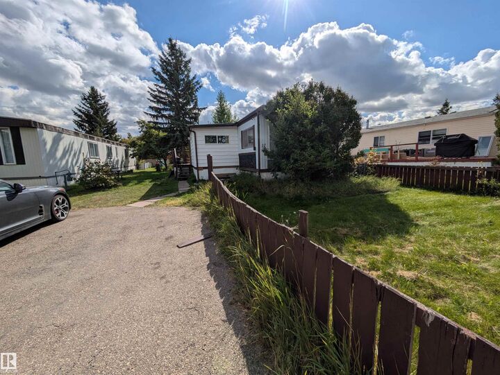 Property Photo:  17 Evergreen Ave NW  AB T5Y 4M2 
