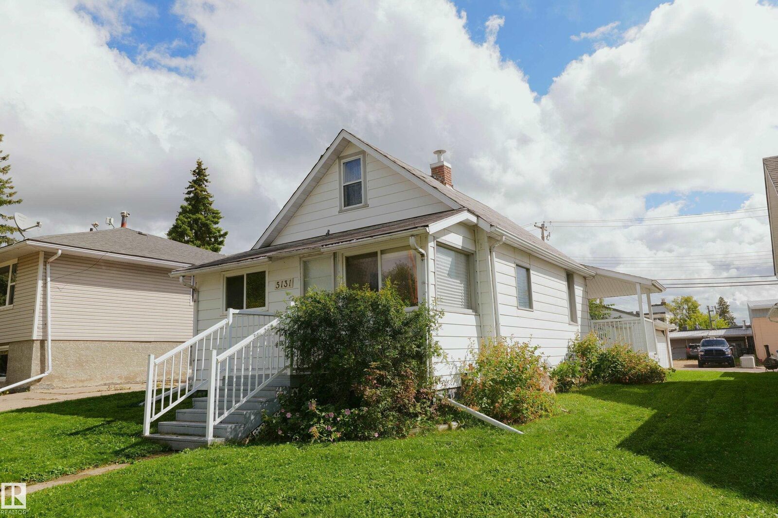 Property Photo:  5131 51 Street  AB T7N 1A5 