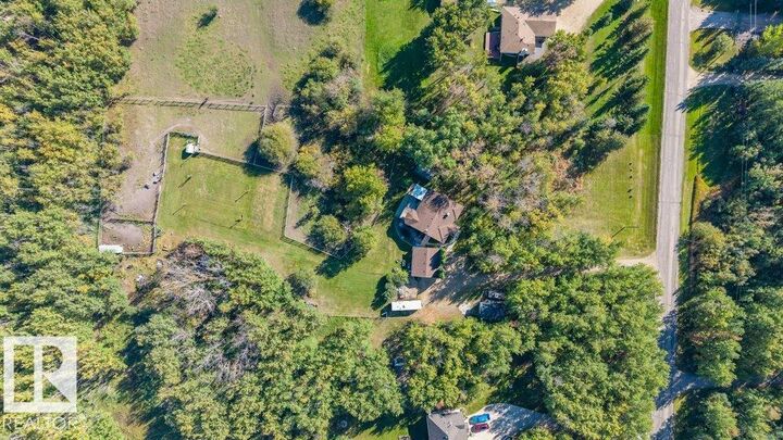 Property Photo:  51069 Rge Road 215 62  AB T8E 1G7 