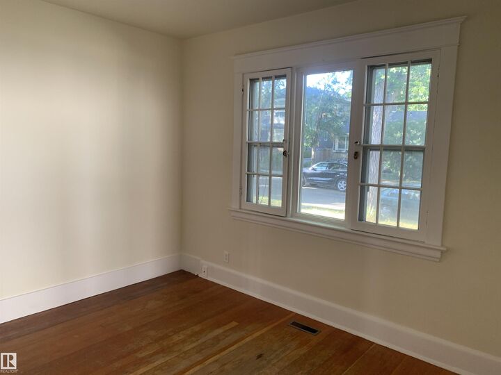 Property Photo:  9833 90 Avenue NW  AB T6E 2T2 