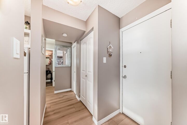 Property Photo:  10149 83 Avenue NW 102  AB T6E 2C5 