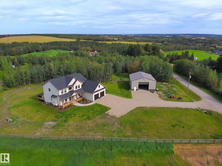 Property Photo:  53420 Range Road 274  AB T7X 3T1 