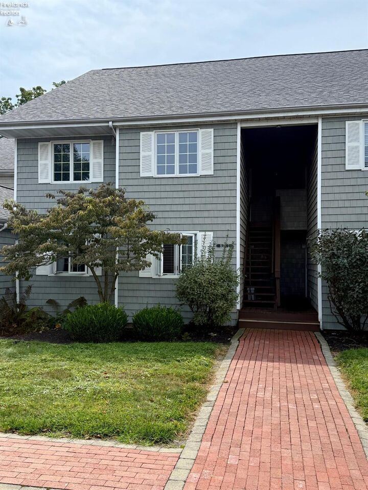Property Photo:  111 W Lakeshore Drive 2B  OH 43438 