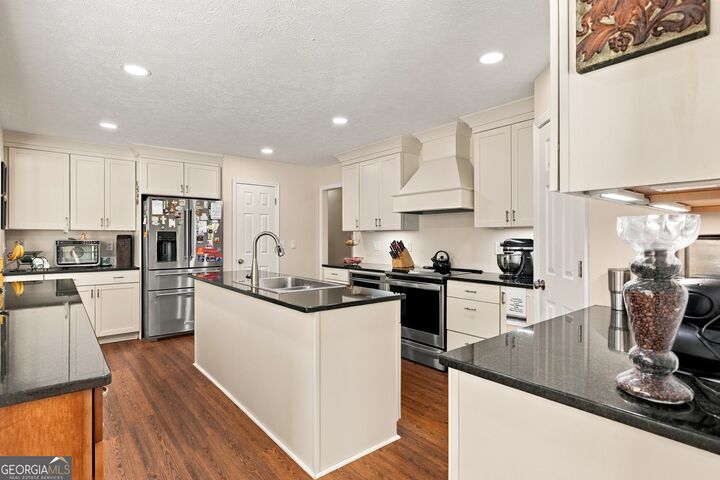 Property Photo:  17 Bennington Drive NW  GA 30165 