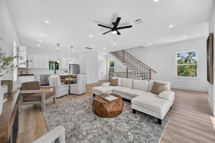 Property Photo: 318 Walthall E TX 77022