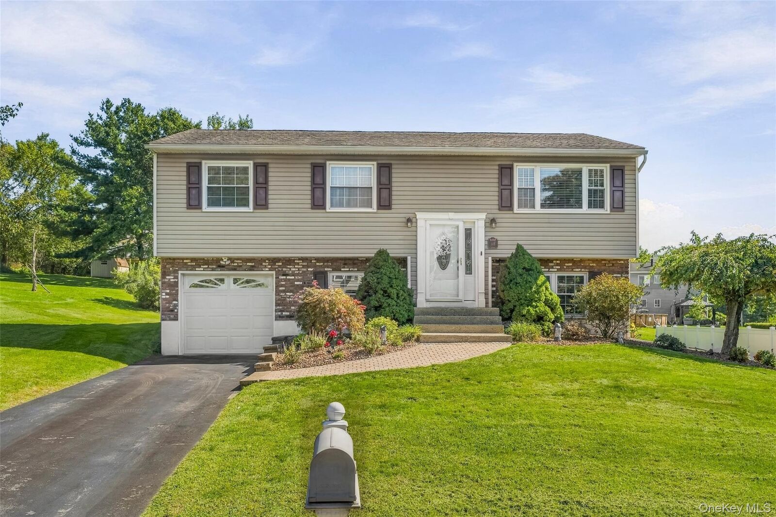 Property Photo:  6 Liberty Court  NY 10992 