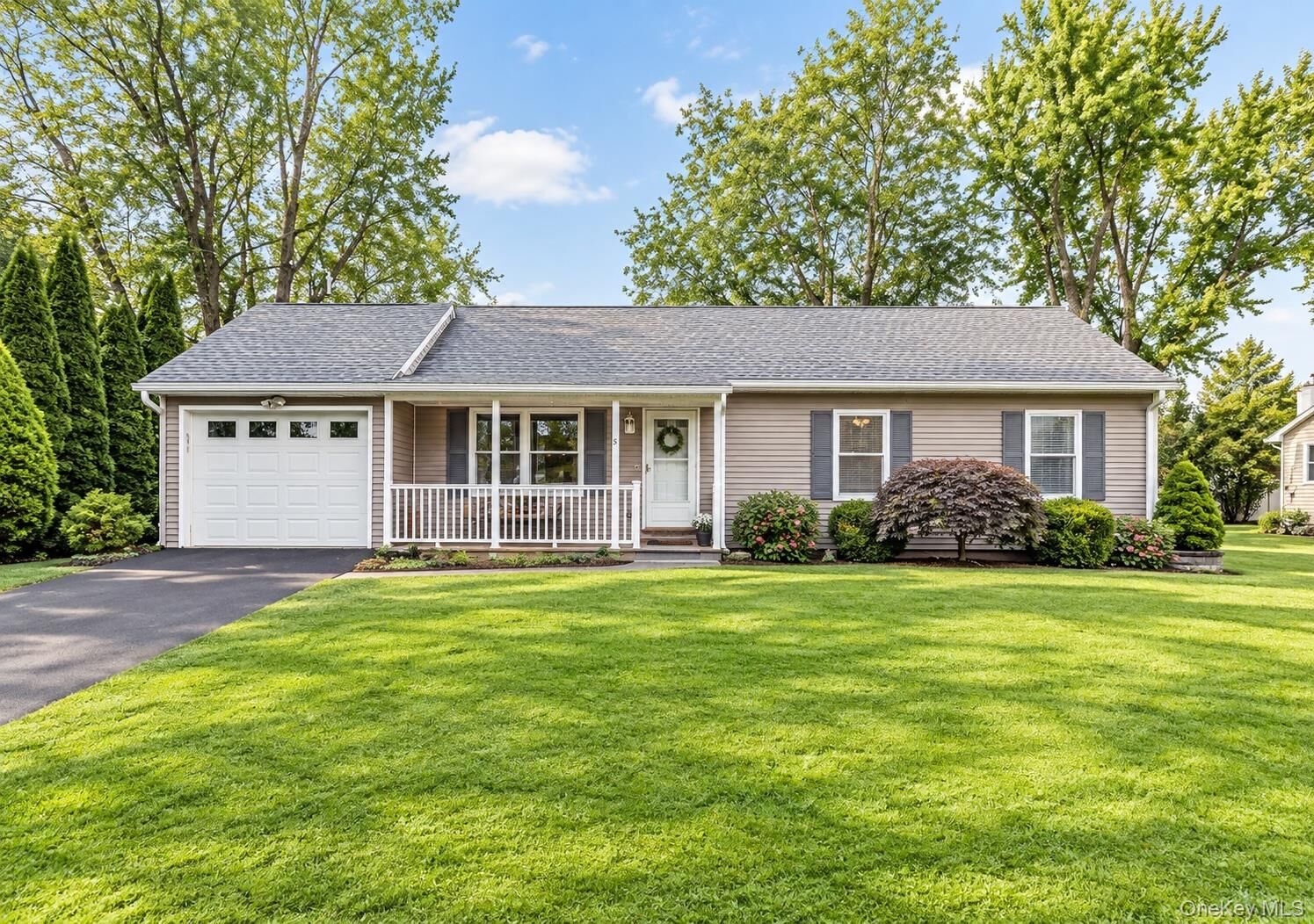 Property Photo:  5 Meadowbrook Drive  NY 12401 