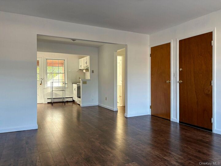 Property Photo:  6 Huguenot Street 4  NY 12561 