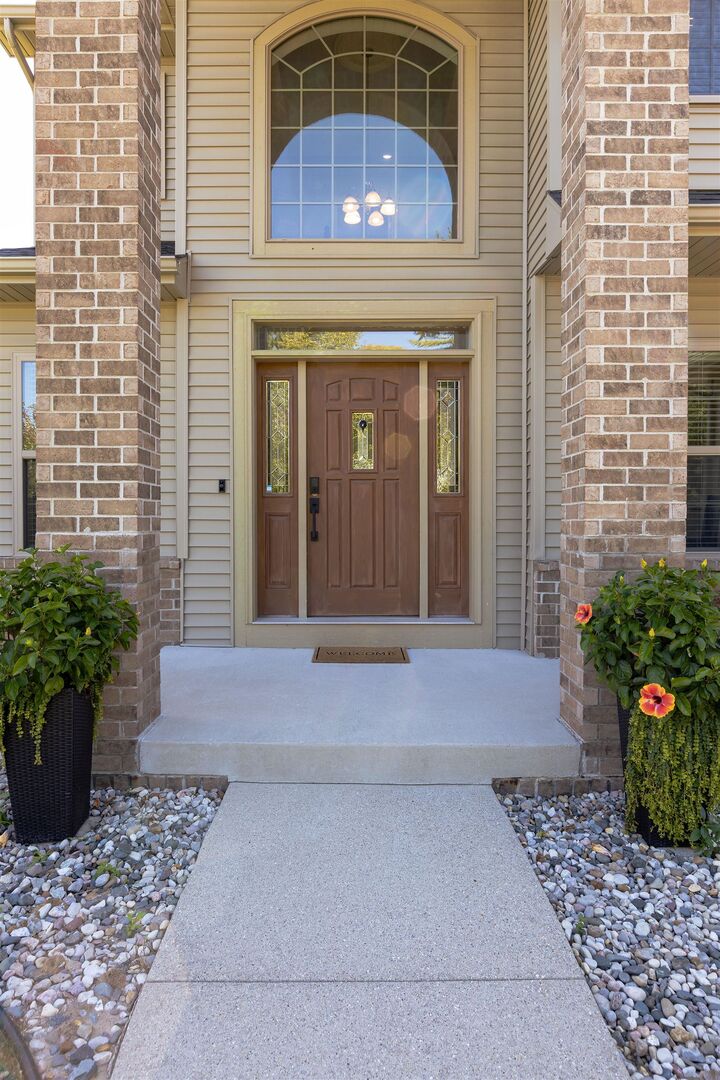 Property Photo:  2804 Hollyberry  MI 48642 