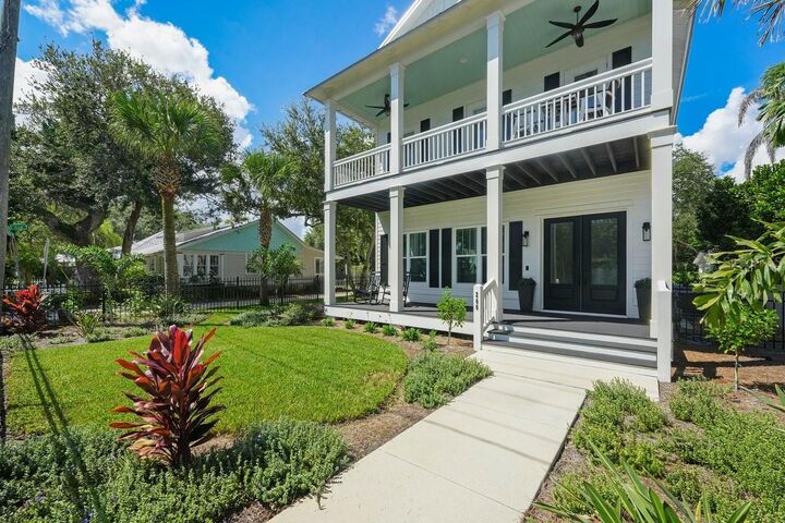 Property Photo: 200 N Peninsula Avenue FL 32169