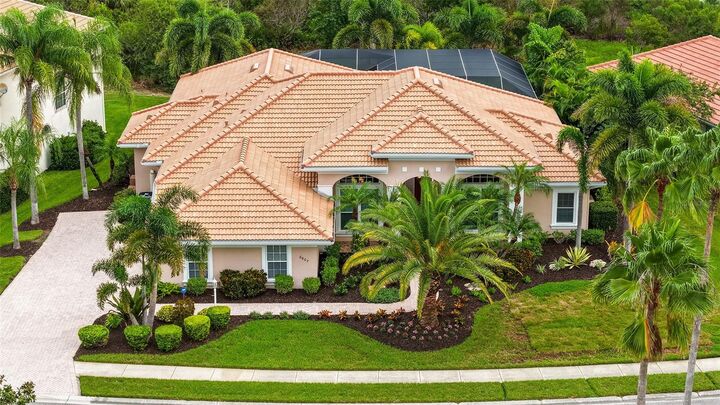 Property Photo: 6607 The Masters Avenue FL 34202