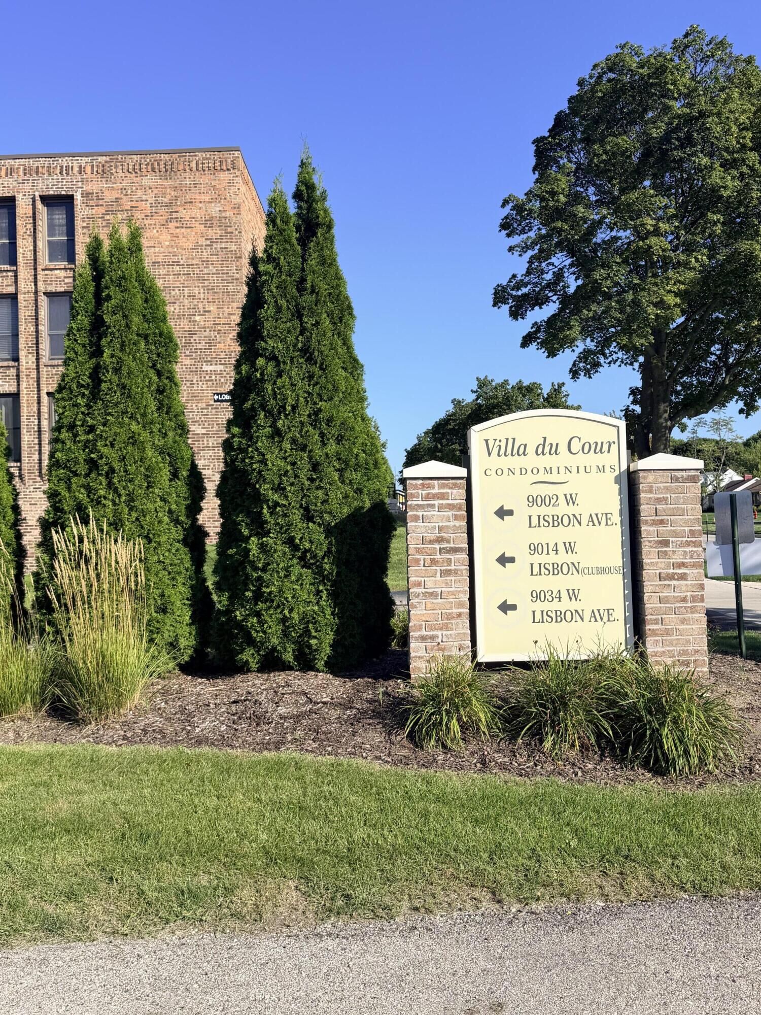 Property Photo: 9002 W Lisbon Ave WI 53222