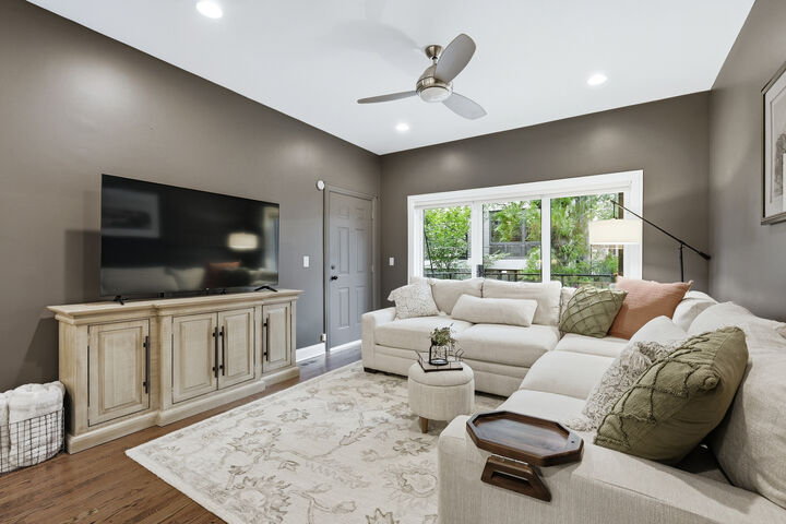 Property Photo:  524 N Hermitage Avenue 2  IL 60622 