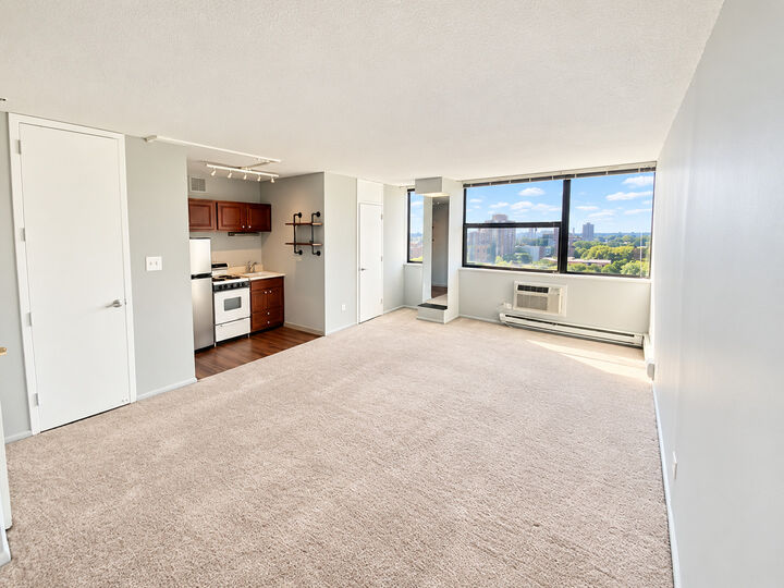 Property Photo:  3110 N Sheridan Road 1407  IL 60657 