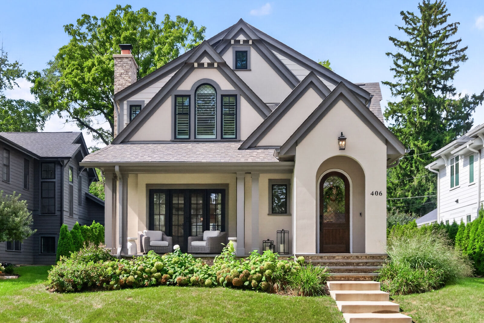 Property Photo:  406 S River Lane  IL 60134 