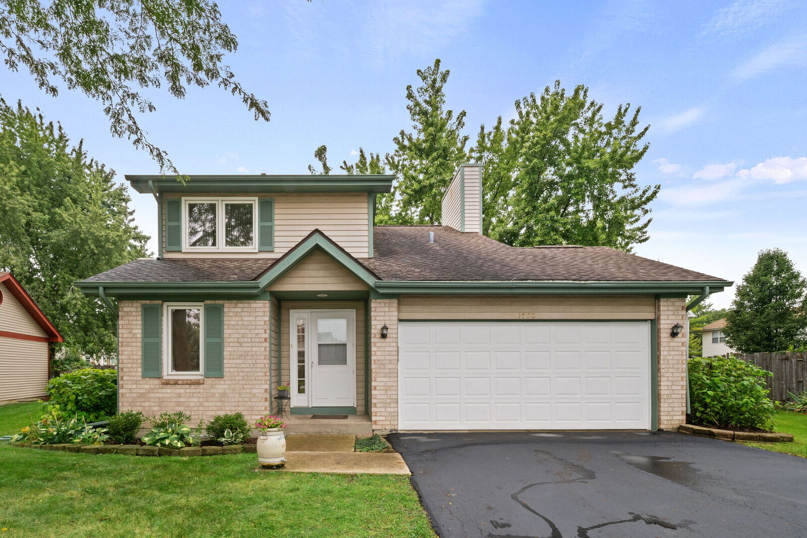 Property Photo: 1570 Monterey Court IL 60031