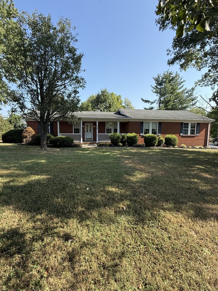 Property Photo: 312 Old Mount Juliet Rd TN 37122