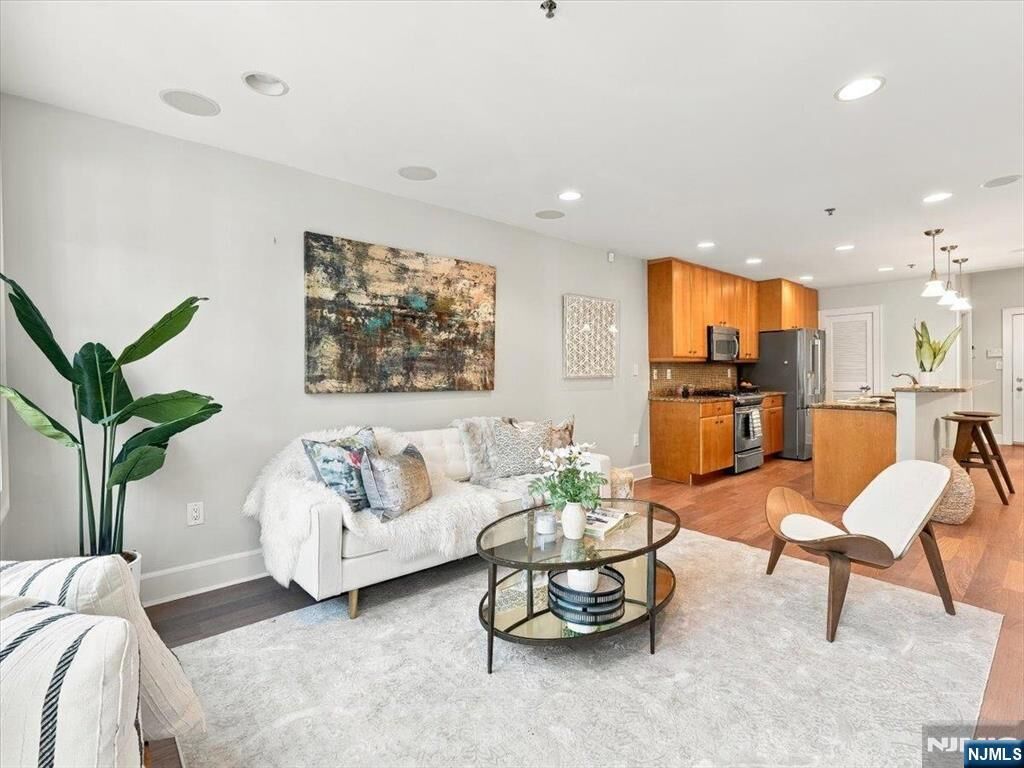 Property Photo:  113 Willow Avenue 2  NJ 07030 