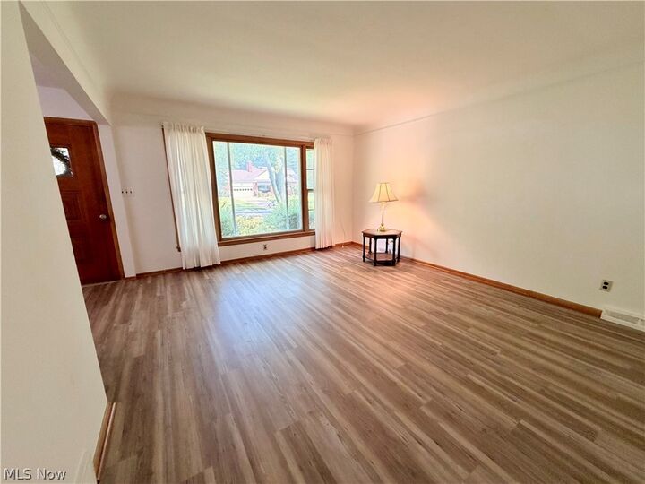 Property Photo:  1754 Sunview Road  OH 44124 