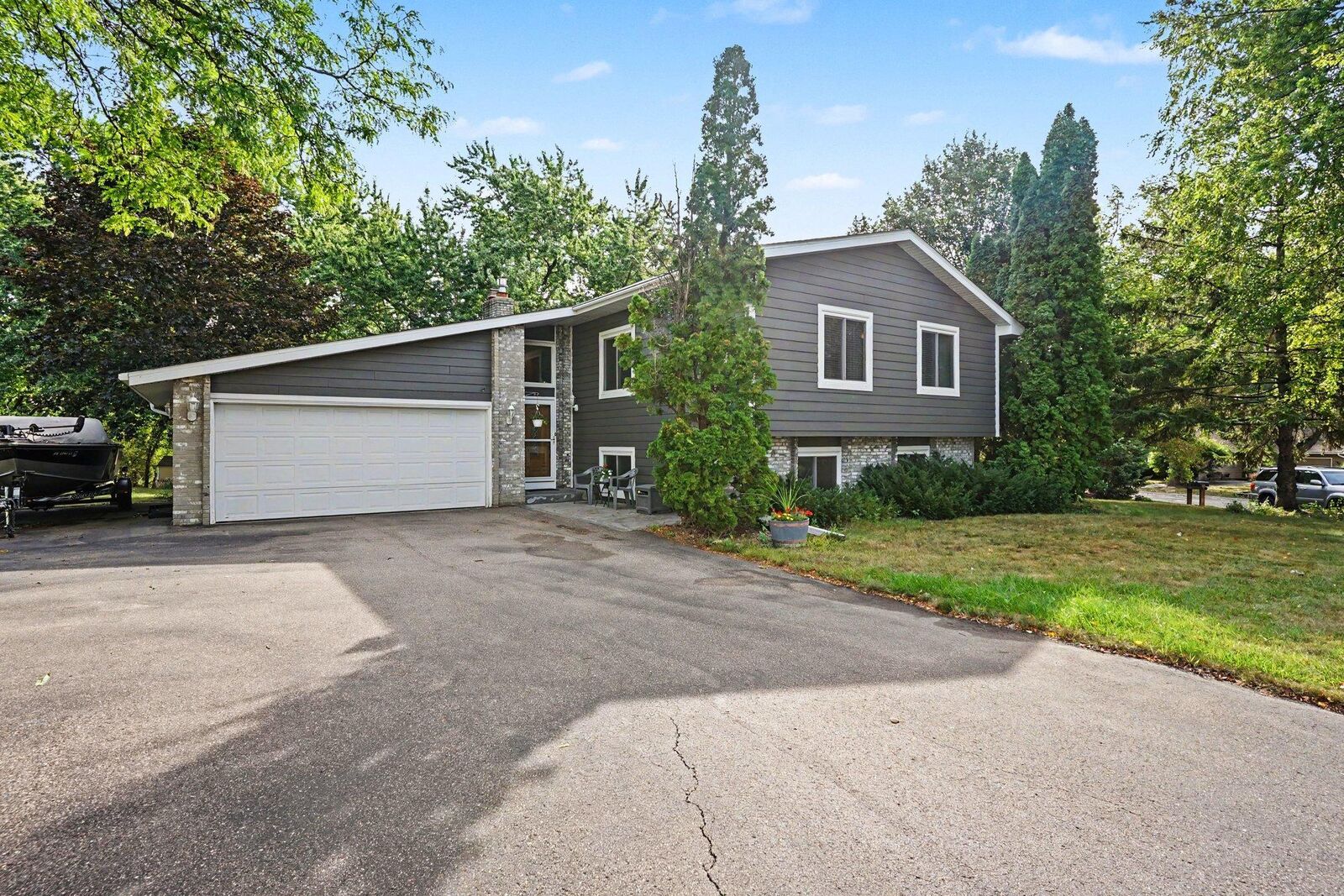 Property Photo:  12405 Villaburne Drive  MN 55337 