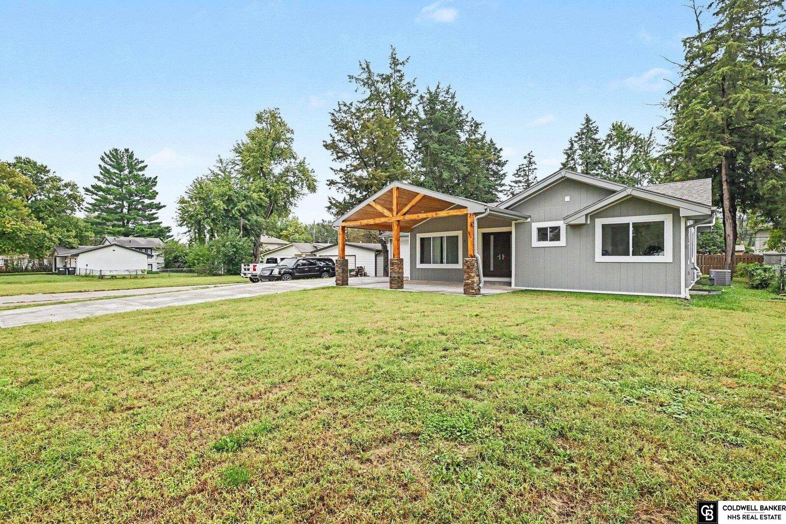 Property Photo: 8525 Lafayette Avenue NE 68114