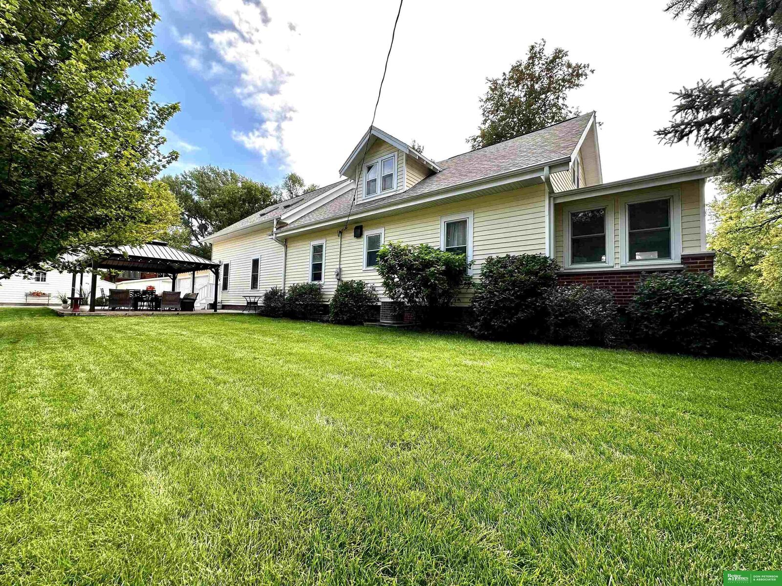 Property Photo: 646 N Colfax Street NE 68788