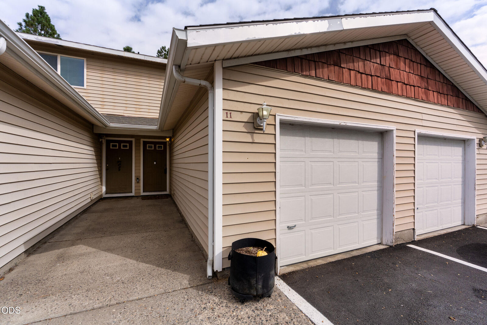 Property Photo: 2610 SW 23rd Street Unit 11 OR 97756