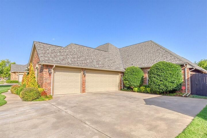 Property Photo:  2705 SW 137th Street  OK 73170 