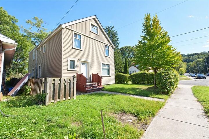 Property Photo:  235 Broadway Avenue  ON L8S 2W5 