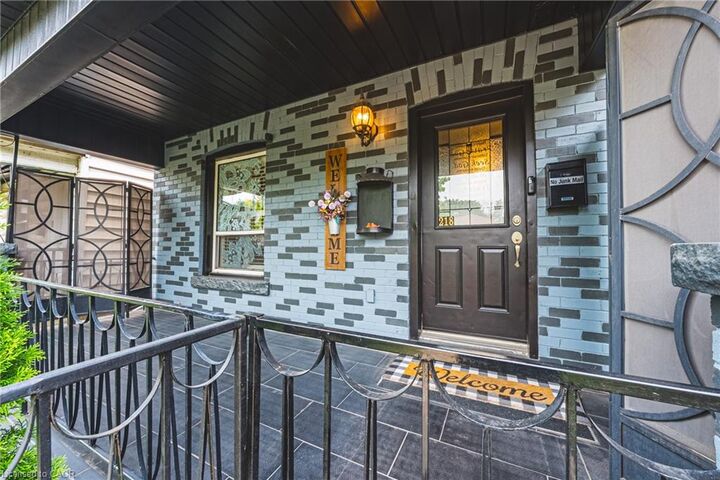 Property Photo:  218 Grosvenor Avenue N  ON L8L 7S9 
