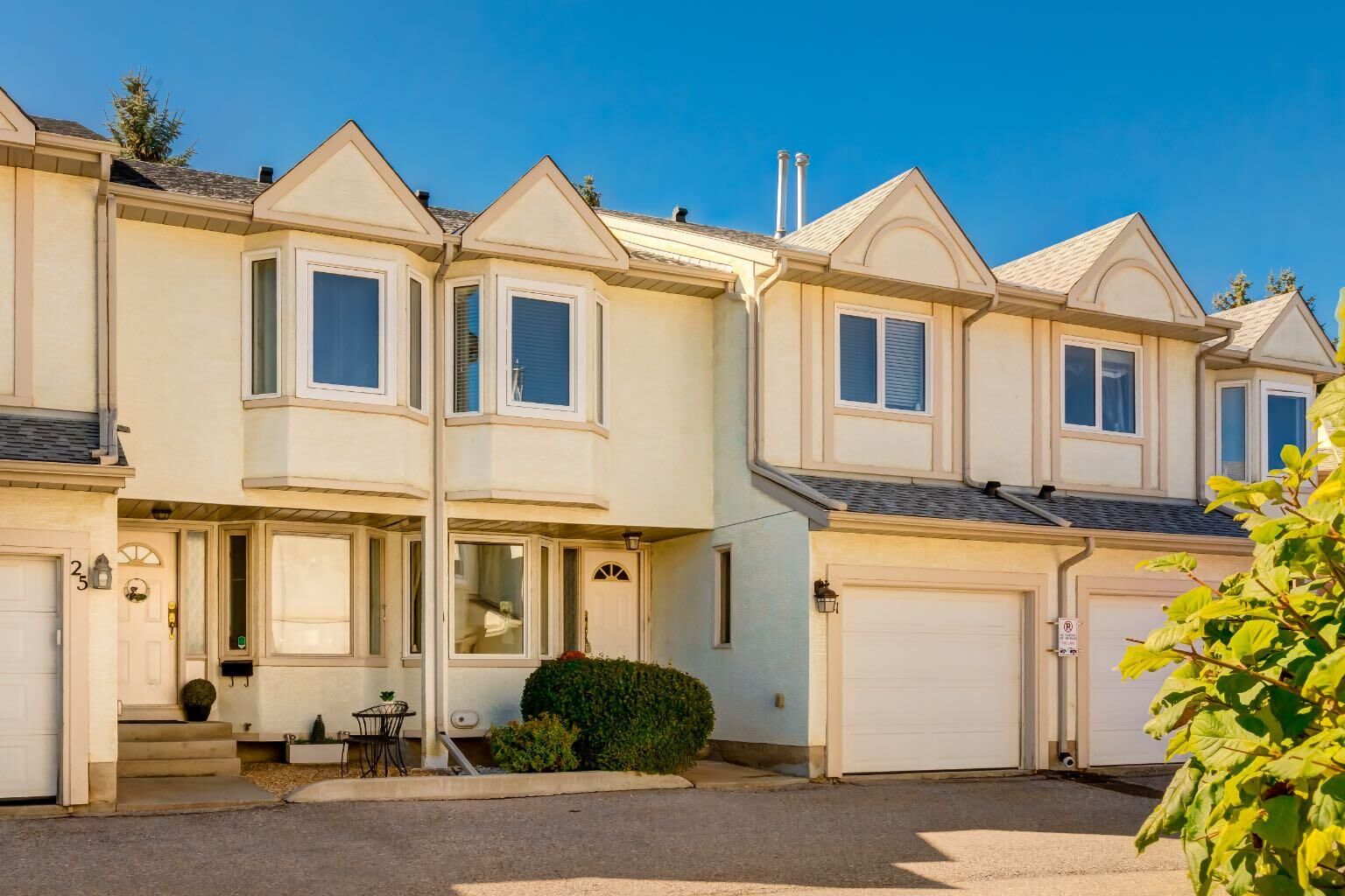 Property Photo:  468 Woodbine Boulevard SW 21  AB T2W 5H7 