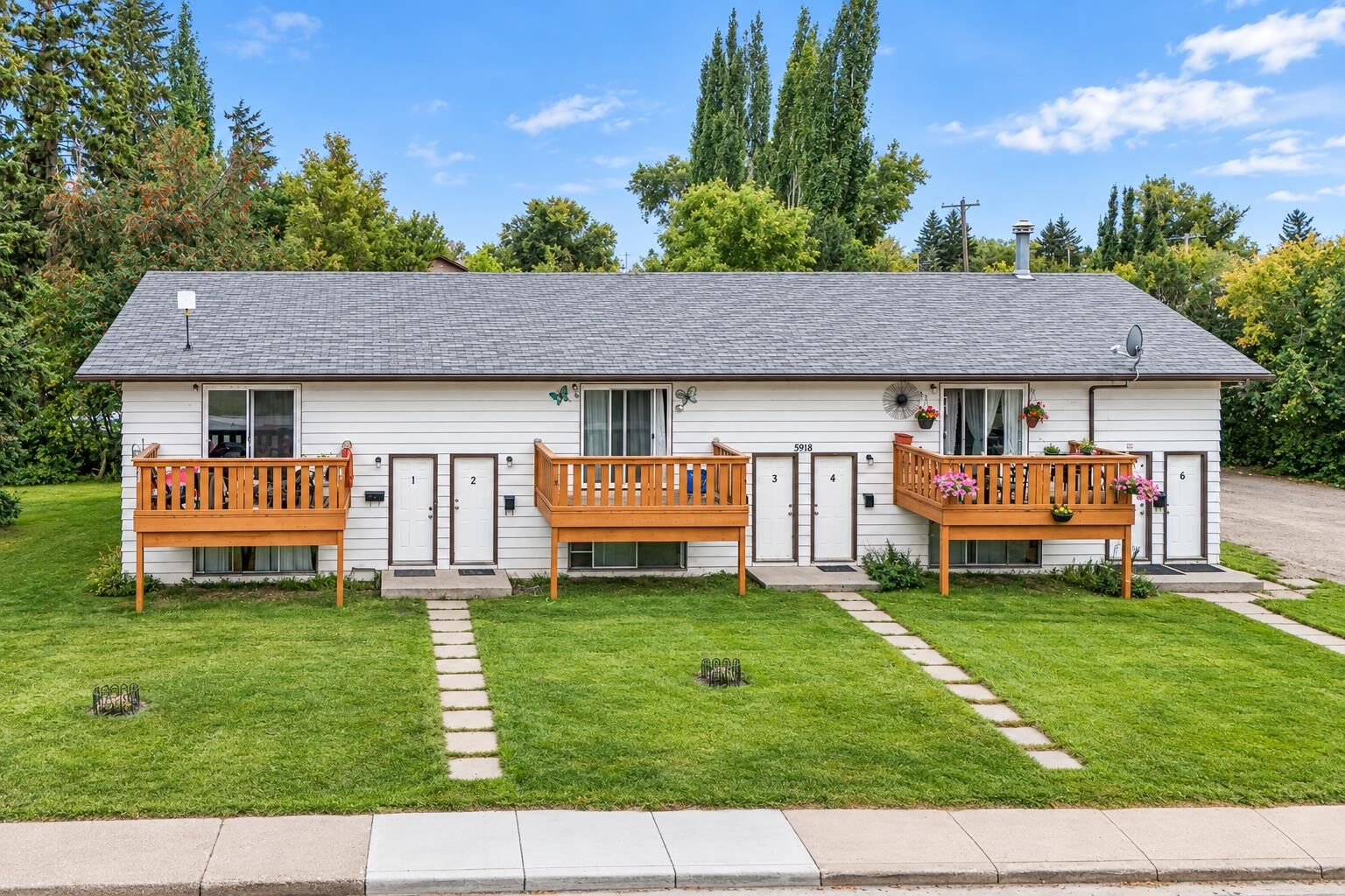 Property Photo:  5918 57 Avenue  AB T4N 4S7 