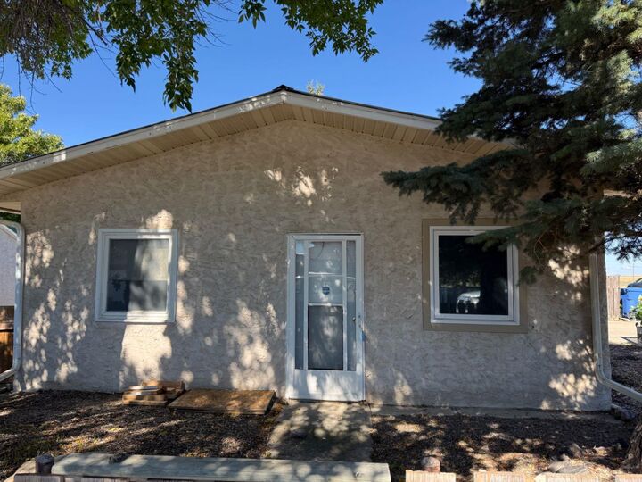 Property Photo:  1239 41 Avenue N  AB T1H 6A4 
