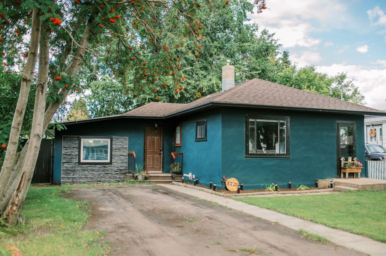 Property Photo:  5720 50A Avenue  AB T4K 1C5 
