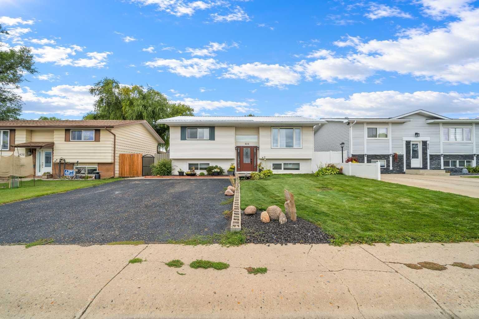 Property Photo:  828 6 Street SE  AB T0J 2P0 