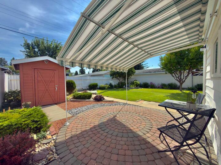 Property Photo:  2610 20 Avenue S  AB T1K 1G7 