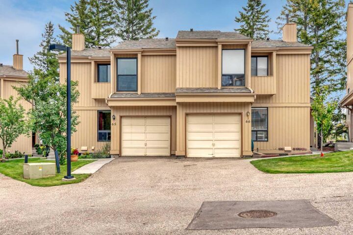 Property Photo:  70 Beacham Way NW 65  AB T3K 1R8 