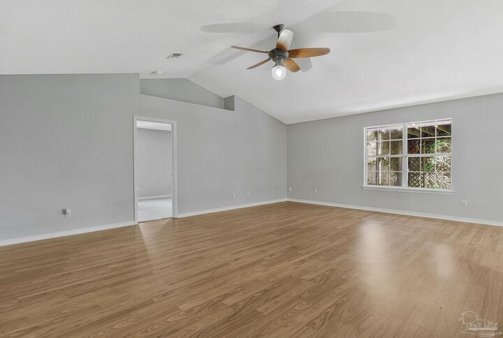 Property Photo: 1028 Great Oaks Dr FL 32563