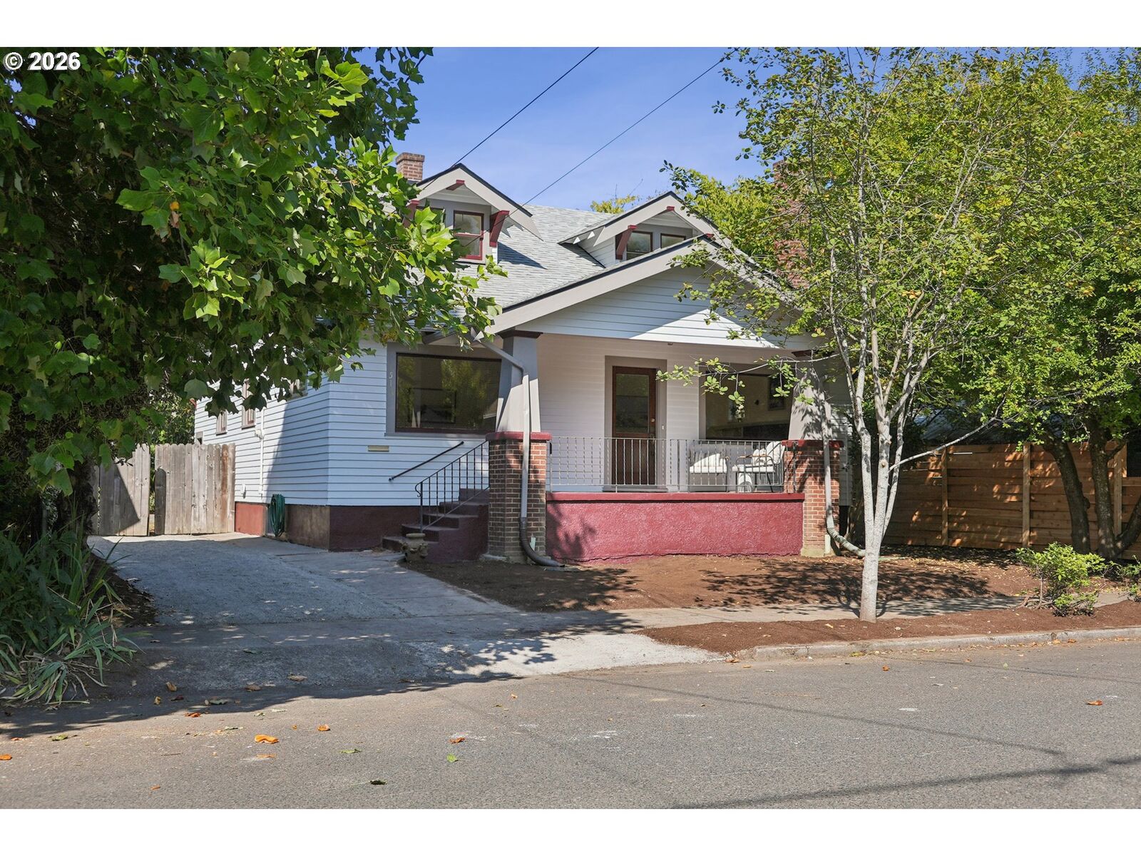 Property Photo:  517 NE Monroe St  OR 97212 