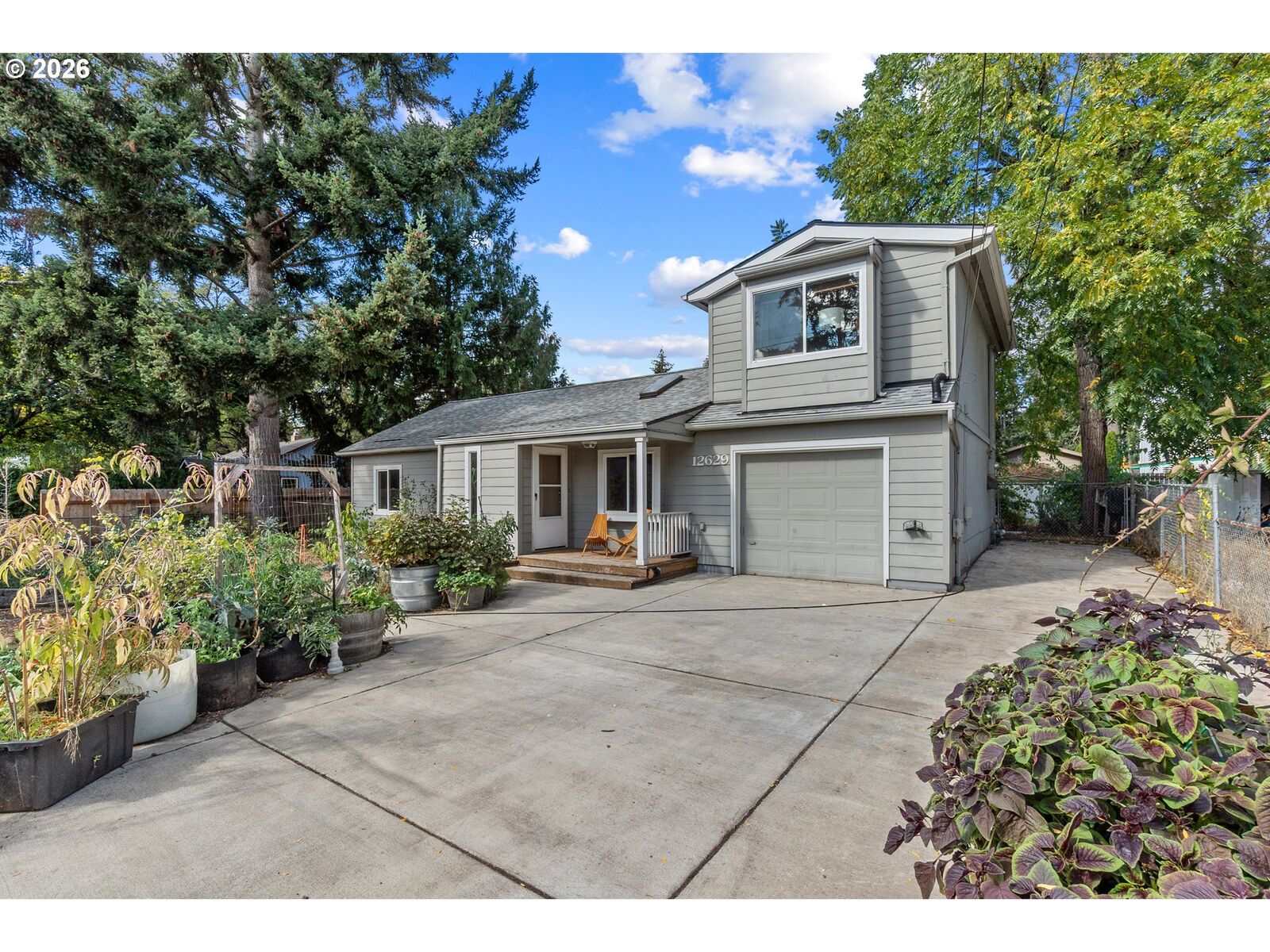 Property Photo:  12629 SE Reedway St  OR 97236 