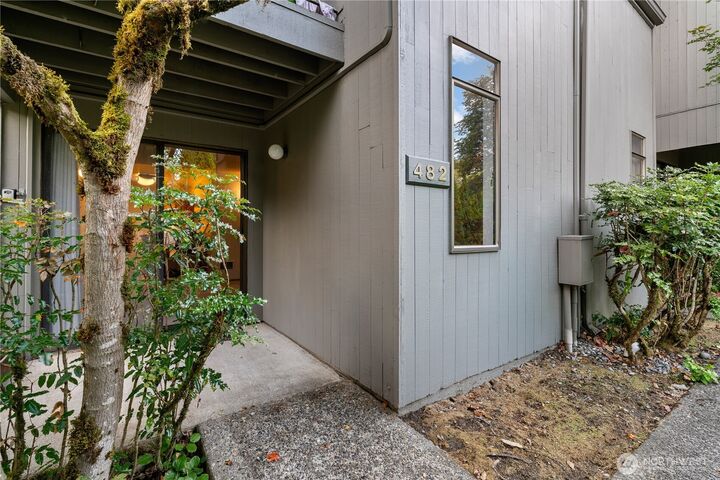 Property Photo:  6581  137th Place NE 482  WA 98052 