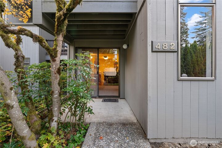 Property Photo:  6581  137th Place NE 482  WA 98052 